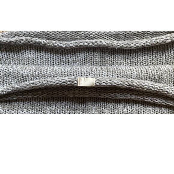 C est 1946 One Size Gray Knit Infinity Scarf - Picture 2 of 4